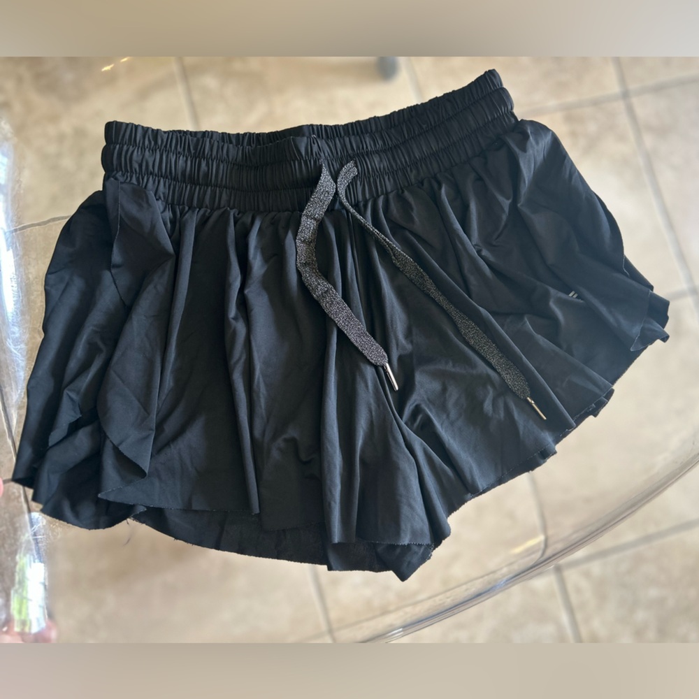 Black Athletic Shorts with Elastic Waistband and Lightweight Fabric